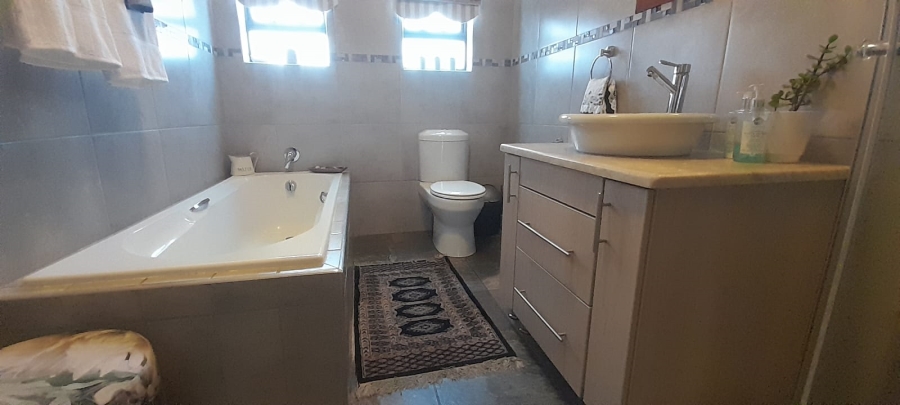 4 Bedroom Property for Sale in Wilkoppies North West